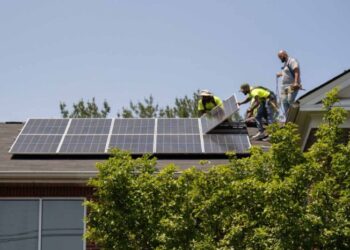 How to Install Solar Panels on Metal Roofs: A Quick Guide